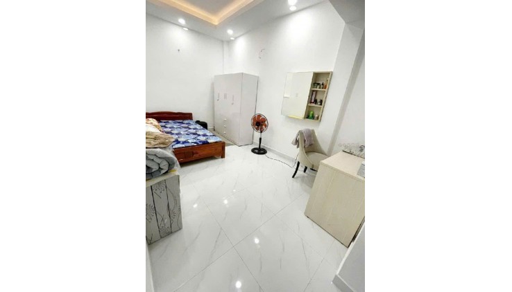 Bán Nhà Nơ Trang Long 5.5x10, 3 PN, sát HXH chỉ nhỉnh 5 Tỉ